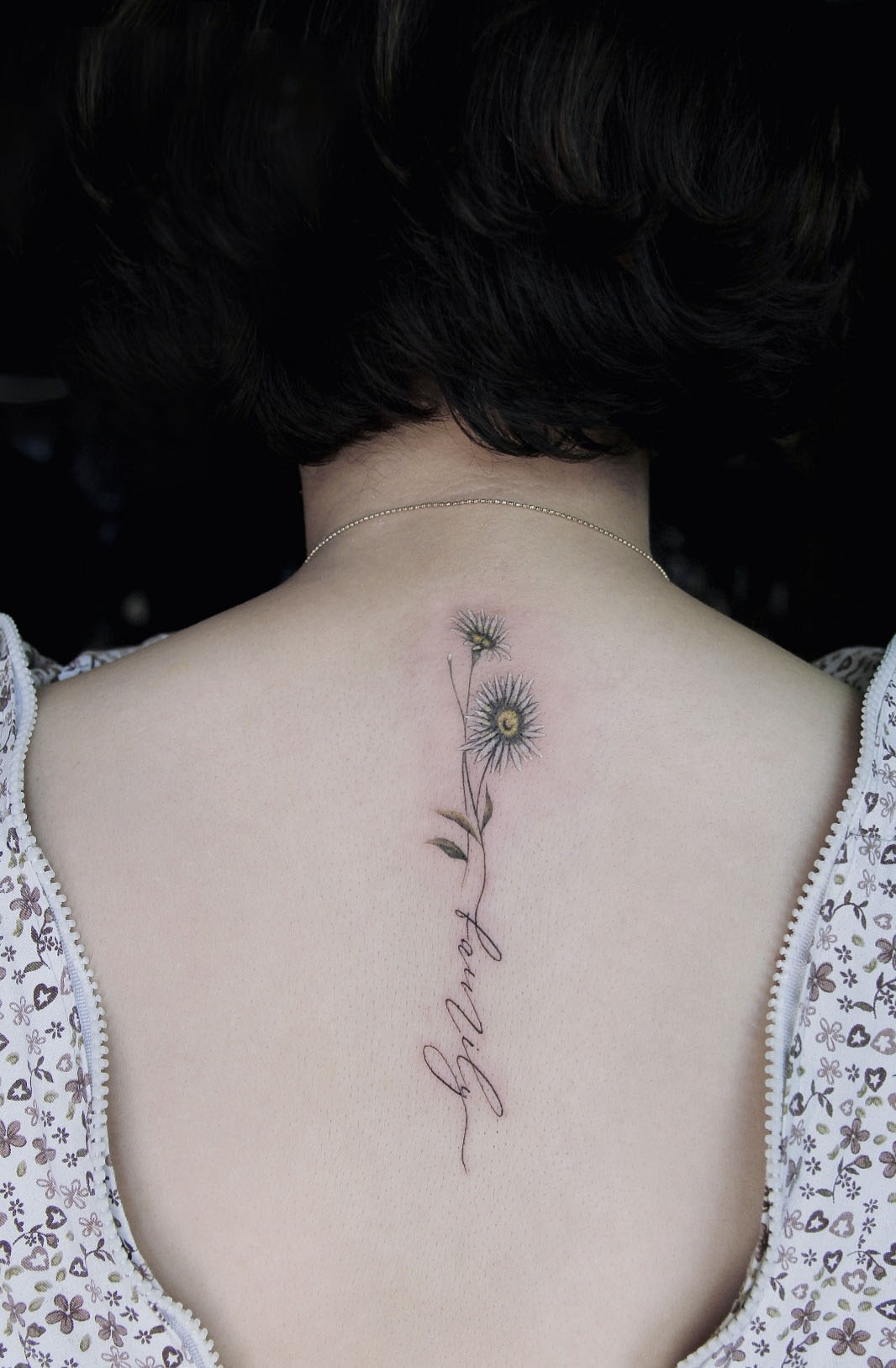 40 female mini tattoo designs on the back that are extremely compact and lovely