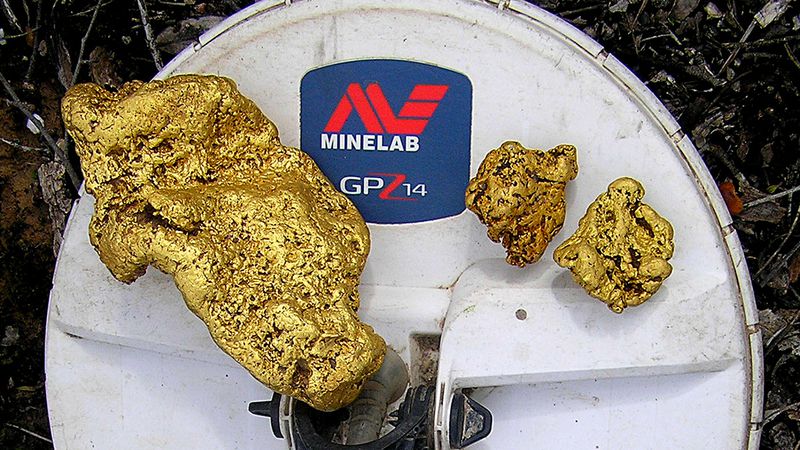 A massive 4.1KG gold nugget has been unearthed in central Victoria’s Golden Triangle, a historical region that once inspired Australia’s first Gold Rush period in the 1850s.