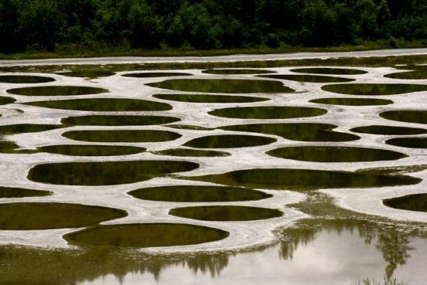 Canada’s Spotted Lake. (Justin Raycraft/CC BY 2.0)