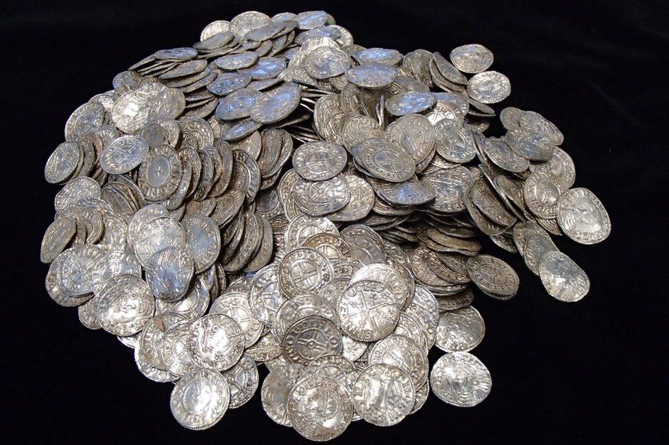 Final £85k secures Lenborough Anglo Saxon coin hoard - BBC News