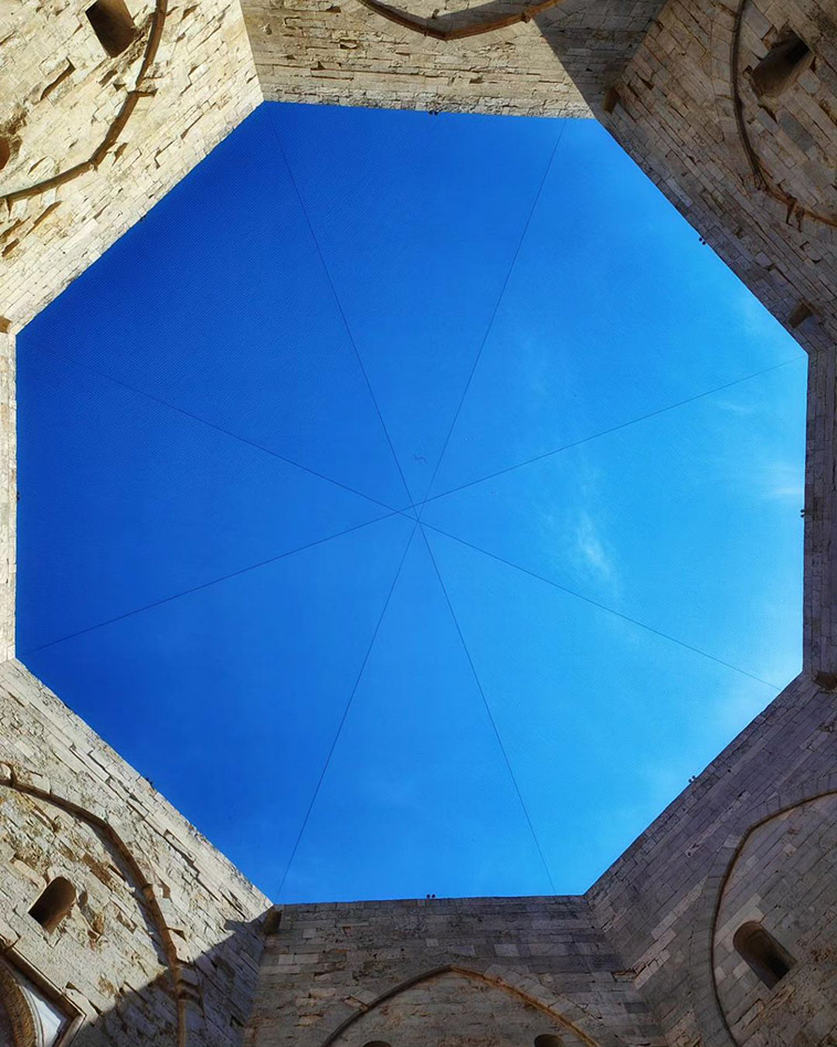 castel del monte interior