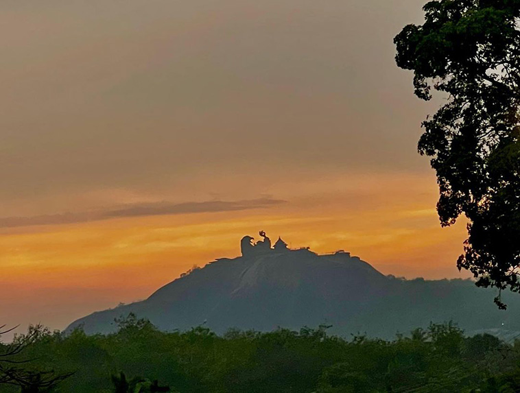 jatayu sculpture from far