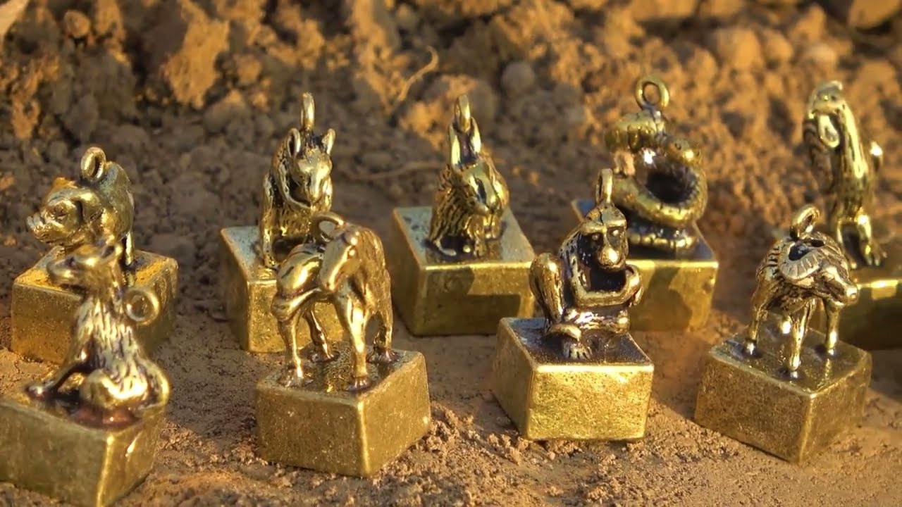 The boy accidentally found a treasure buried for thousands of years in the  wasteland - YouTube