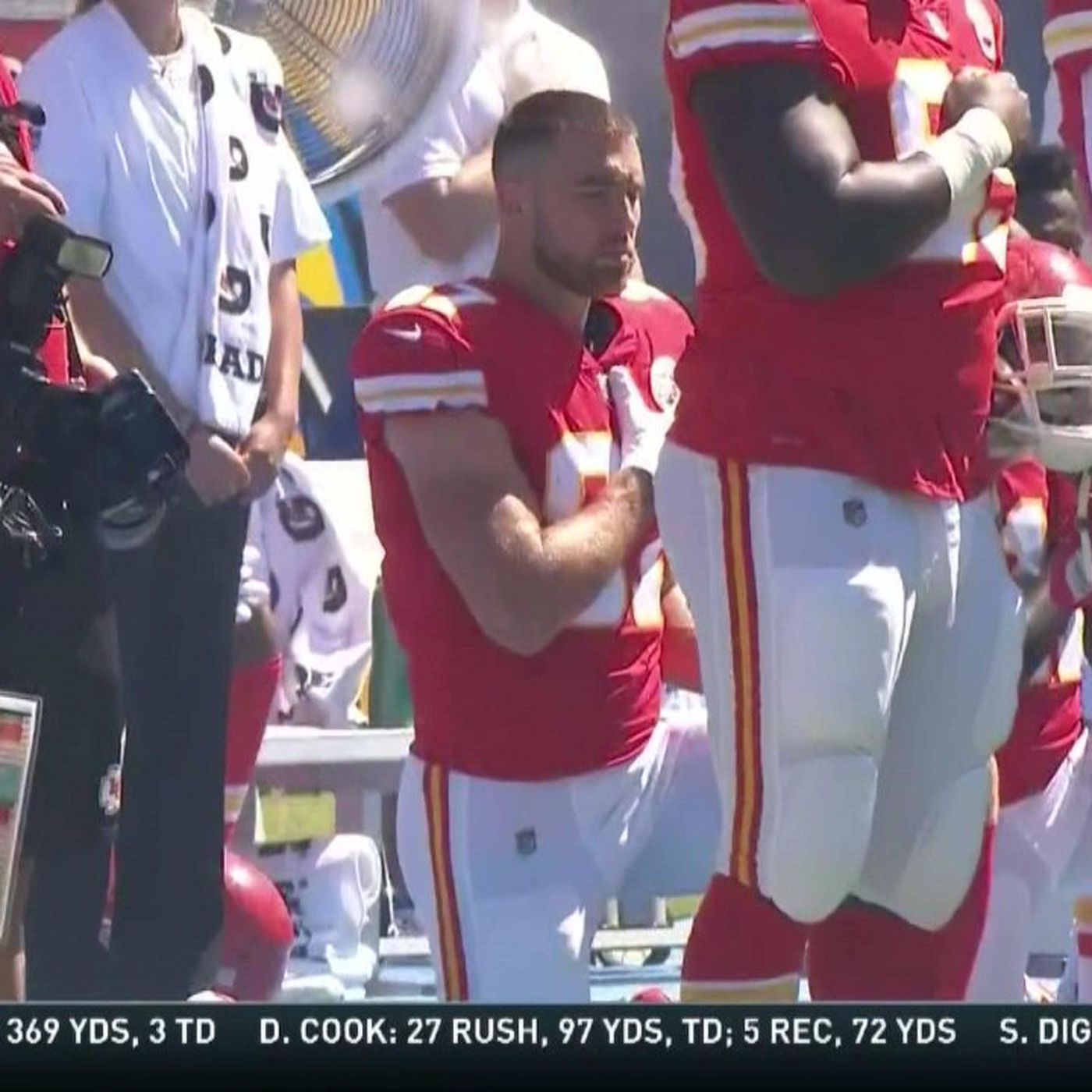 Chiefs' Travis Kelce took a knee during the national anthem - SBNation.com