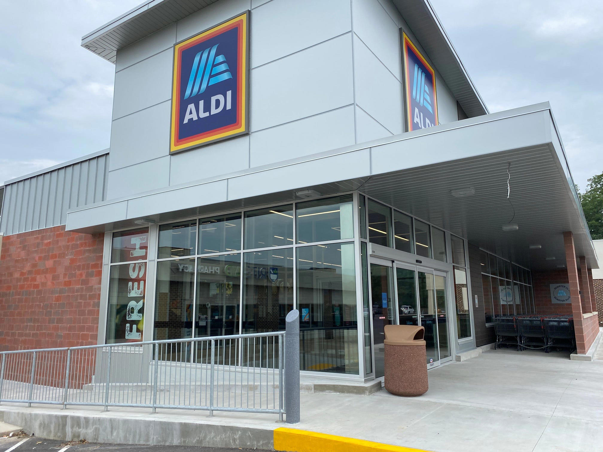 Aldi announces wage increases up to $23 an hour; hiring thousands of employees