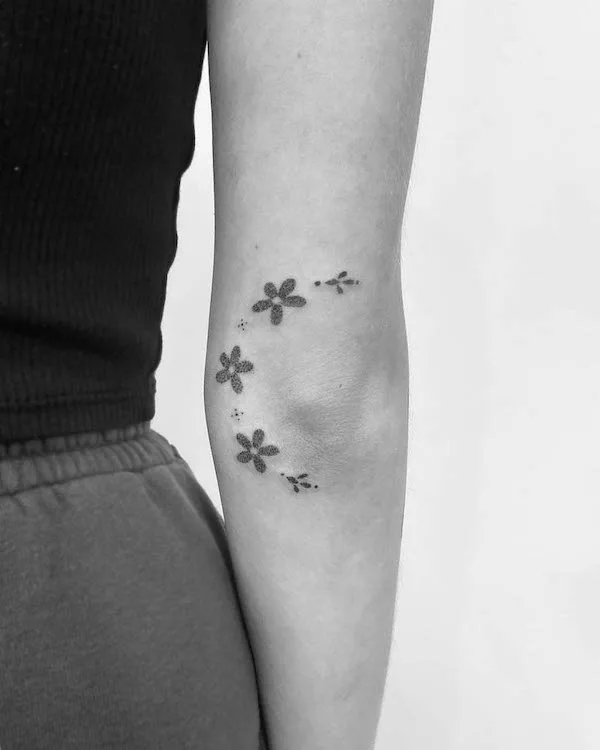 Small flowers elbow tattoo by @kruczeu.tattoo