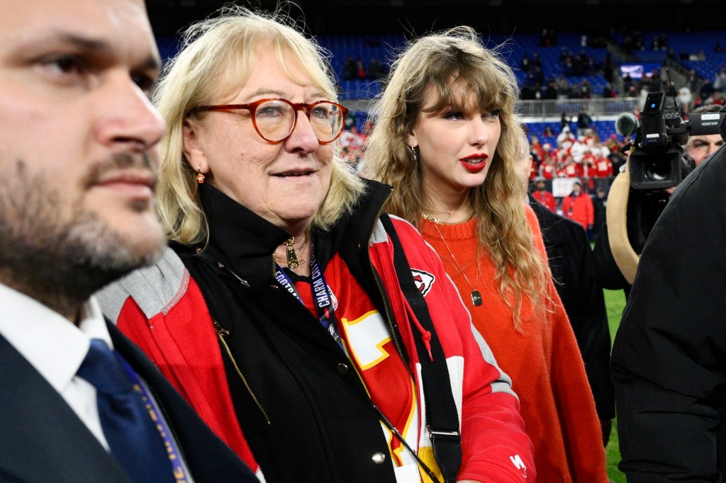 Taylor Swift and Donna Kelce